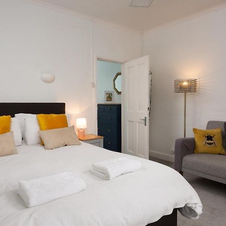 Lovely City Town House With Free Parking Sleeps 2 To 6 Guests ヨーク エクステリア 写真