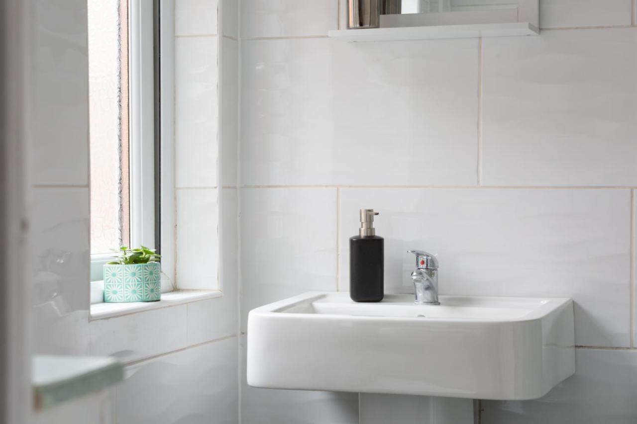 Lovely City Town House With Free Parking Sleeps 2 To 6 Guests ヨーク エクステリア 写真