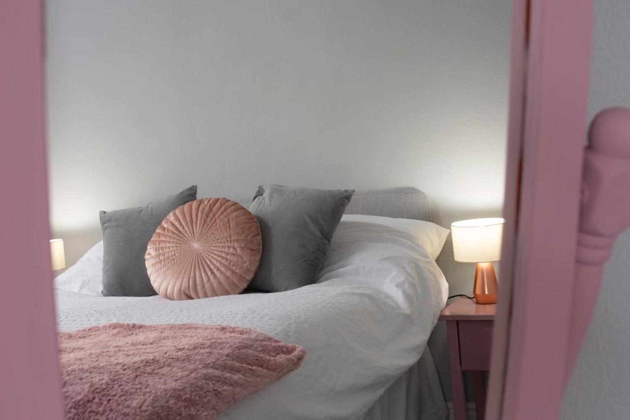 Lovely City Town House With Free Parking Sleeps 2 To 6 Guests ヨーク エクステリア 写真