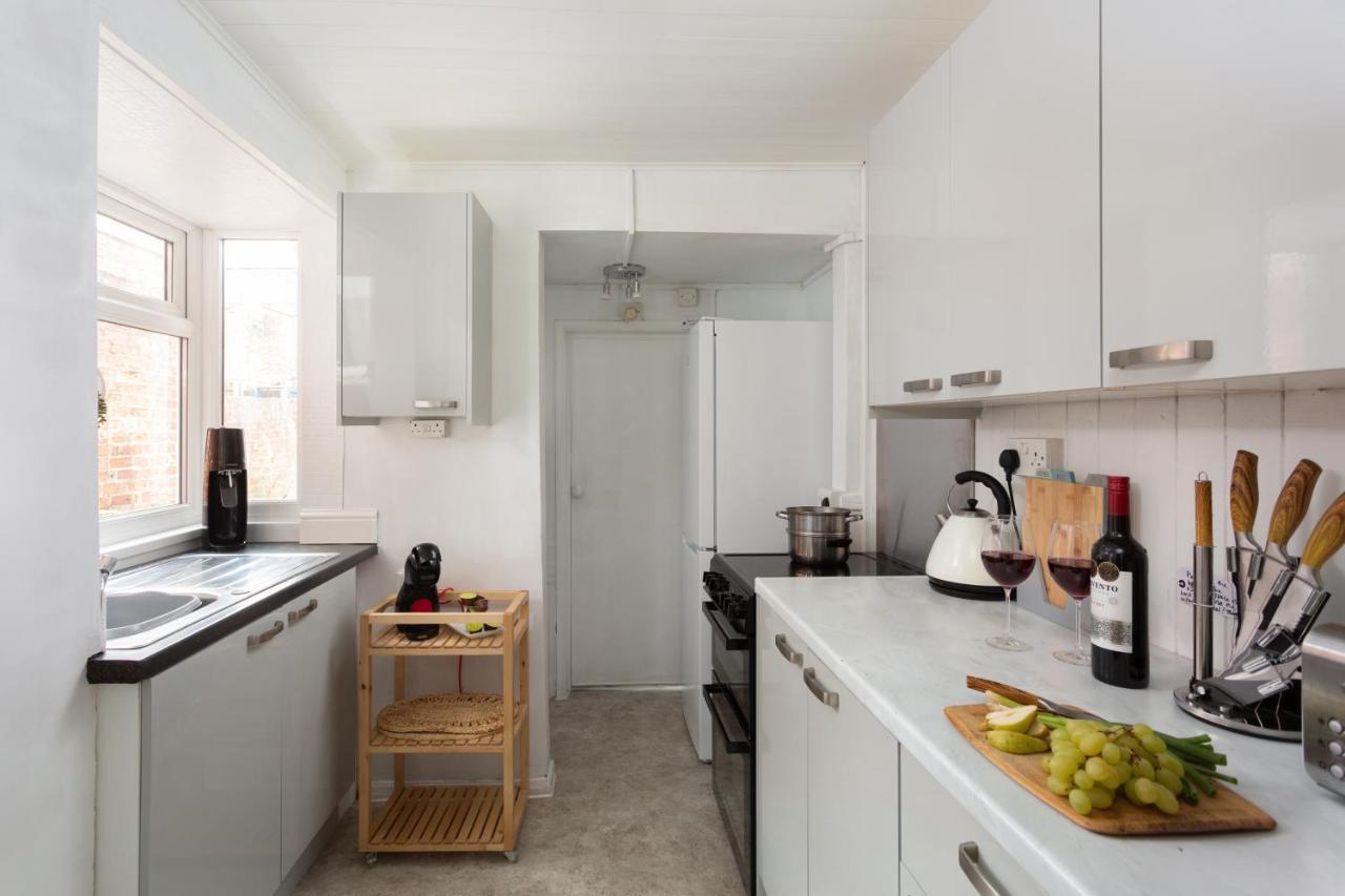 Lovely City Town House With Free Parking Sleeps 2 To 6 Guests ヨーク エクステリア 写真