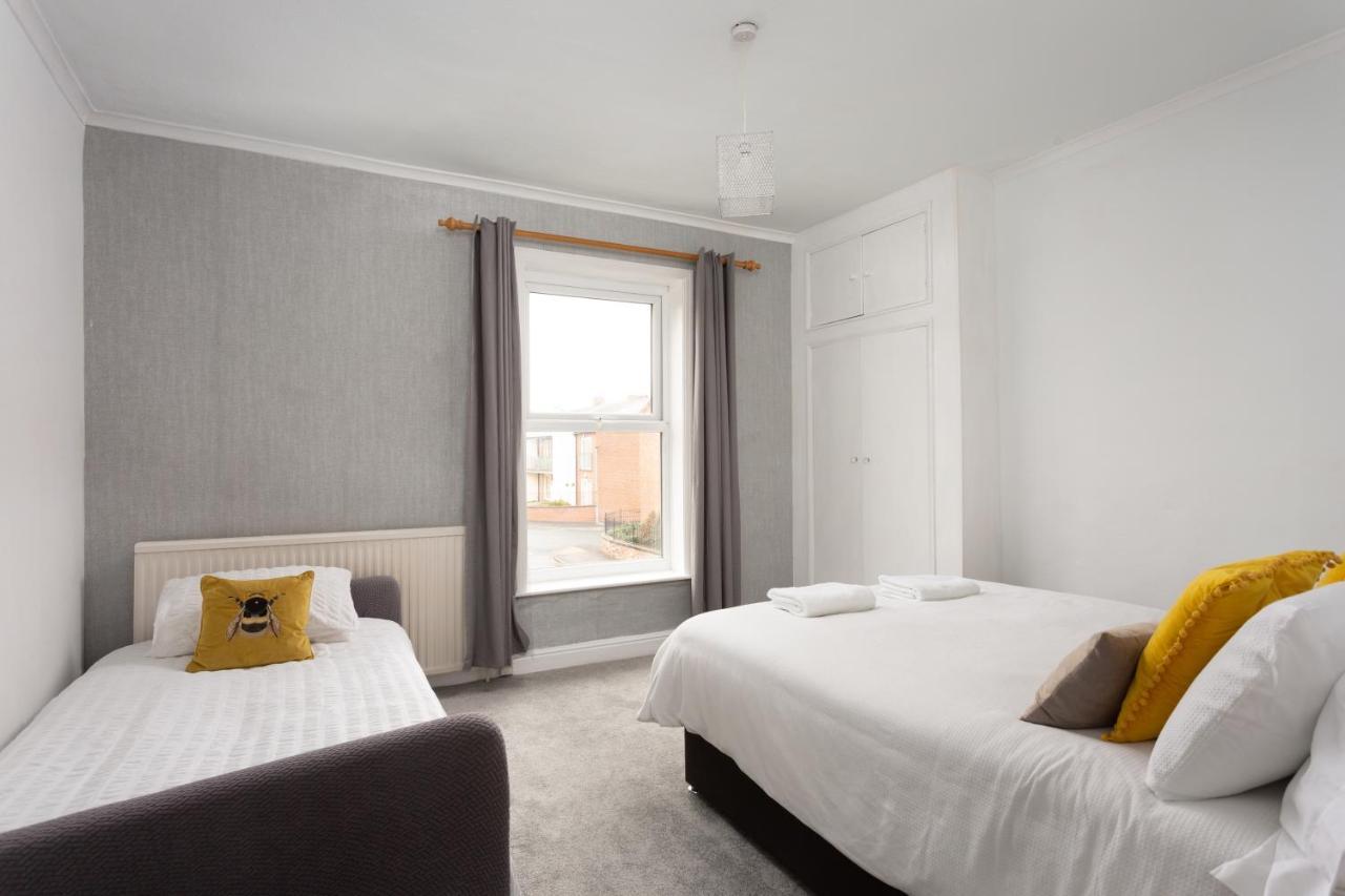 Lovely City Town House With Free Parking Sleeps 2 To 6 Guests ヨーク エクステリア 写真