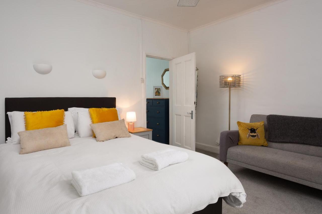 Lovely City Town House With Free Parking Sleeps 2 To 6 Guests ヨーク エクステリア 写真